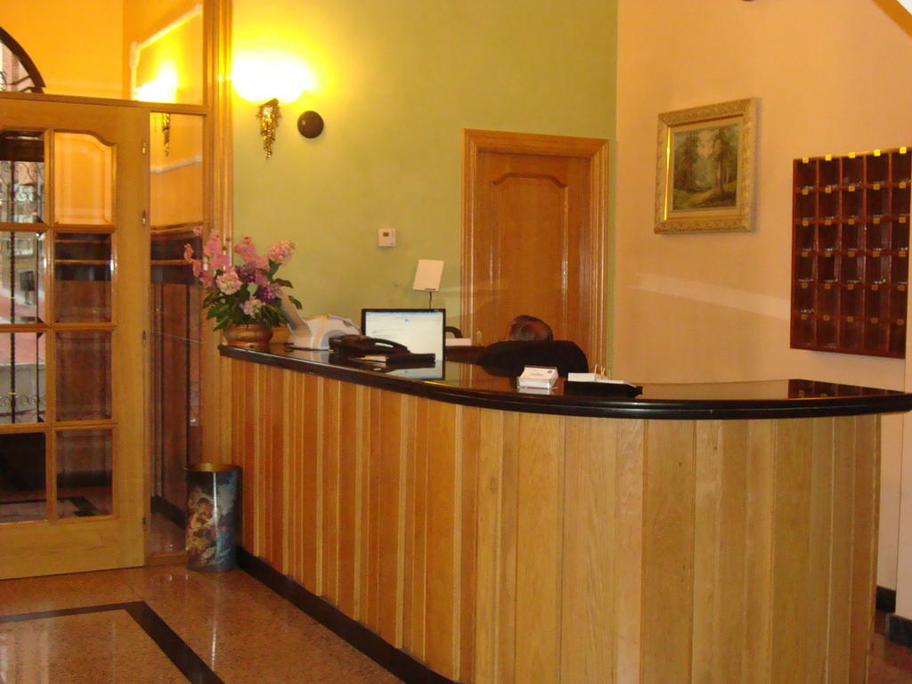 Hostal Universal Бенавенте Екстериор снимка